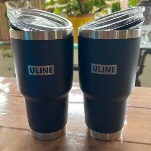 Yeti 30 oz tumbler x2